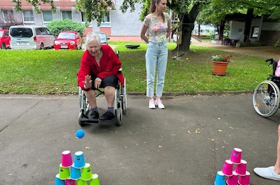 ADRA, o.p.s., nám zprostředkovala den plný her a zábavy se zaměstnanci firmy LOreal