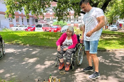 ADRA, o.p.s., nám zprostředkovala den plný her a zábavy se zaměstnanci firmy LOreal