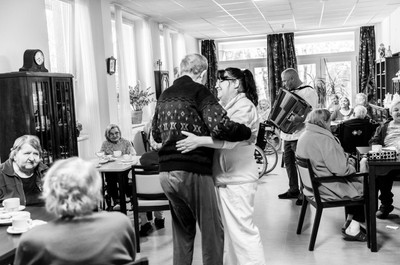 Mezinárodní den seniorů - harmonikář Karel